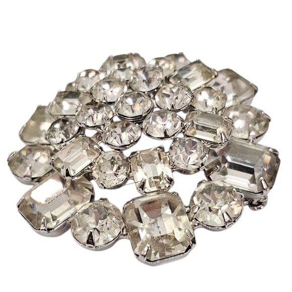 Weiss Clear Rhinestone Brooch Round Cluster Vintage Pin, Signed - Picture 4 of 11